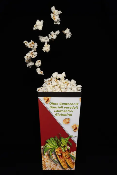 Frisches Popcorn in einer Box